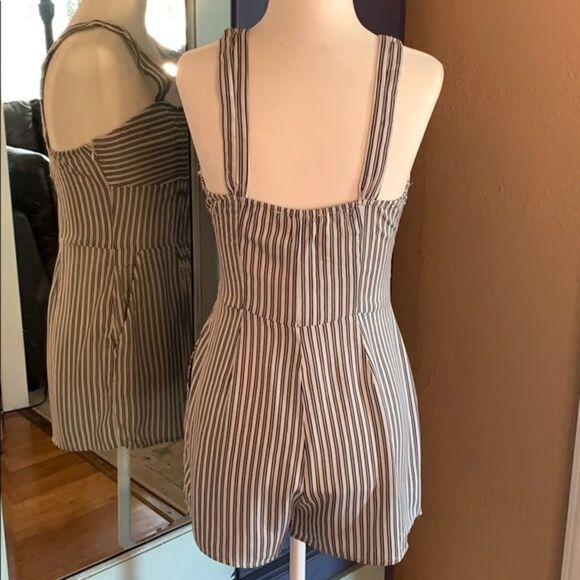 Forever 21 Striped Tie Front Romper Size Small - Picture 3 of 10